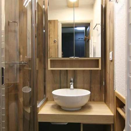 2p Avec Balcon Sud Et Proche Pistes - L'alpe D'huez - Fr-1-405-38 Apartment Alpe d'Huez